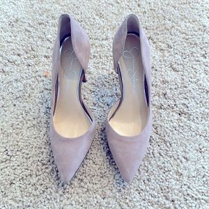 Pointy toe suede pump